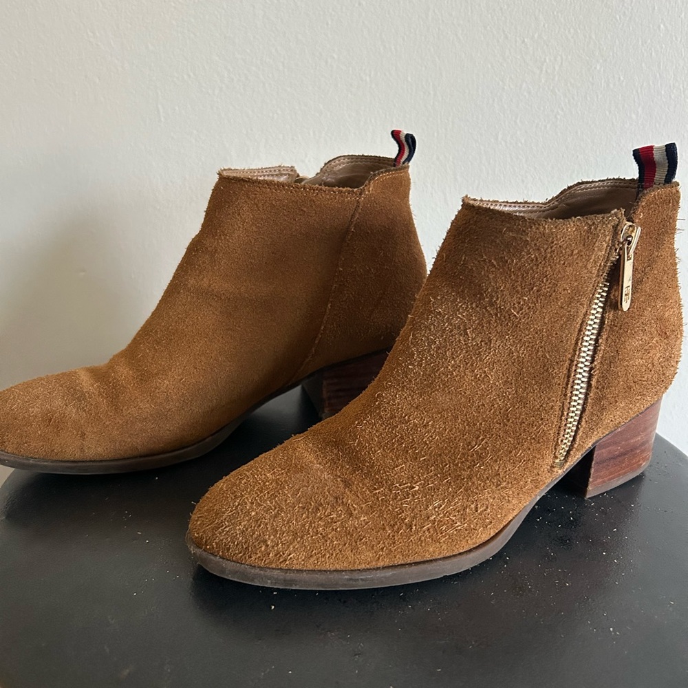 Tommy Hilfiger Brown Suede Ankle Boot with Wooden Heel, Women’s size 6